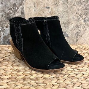 Sofft black suede sandals, zip closure, size 9M